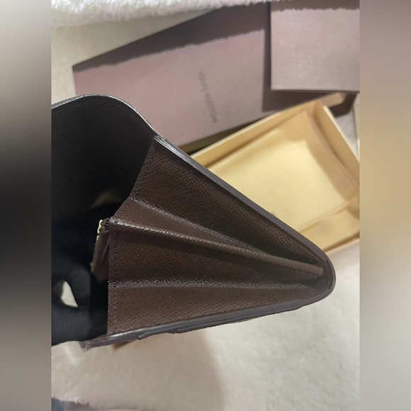 100% Authentic. Louis Vuitton Brown Checkered Wallet - Picture 8 of 16